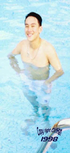 standing_in_the_pool_cliff.JPG (18822 bytes)